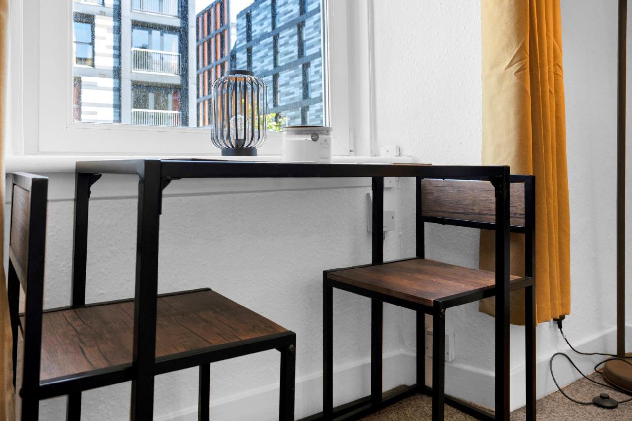 Modern & Spacious 1 Bedroom Apartment - Close To City Centre - Sleeps Up To 3 Guests 爱丁堡 外观 照片